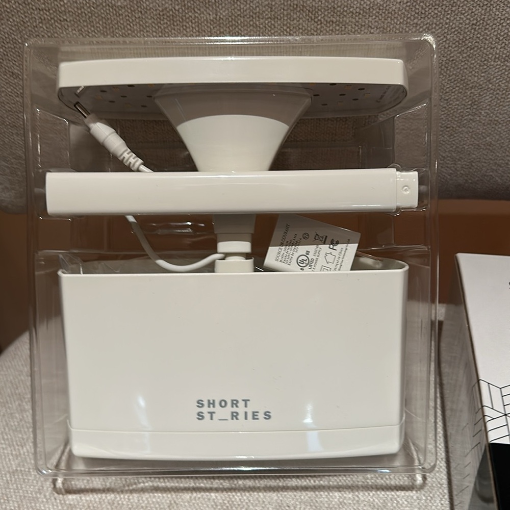 Short stories led indoor planter. New.